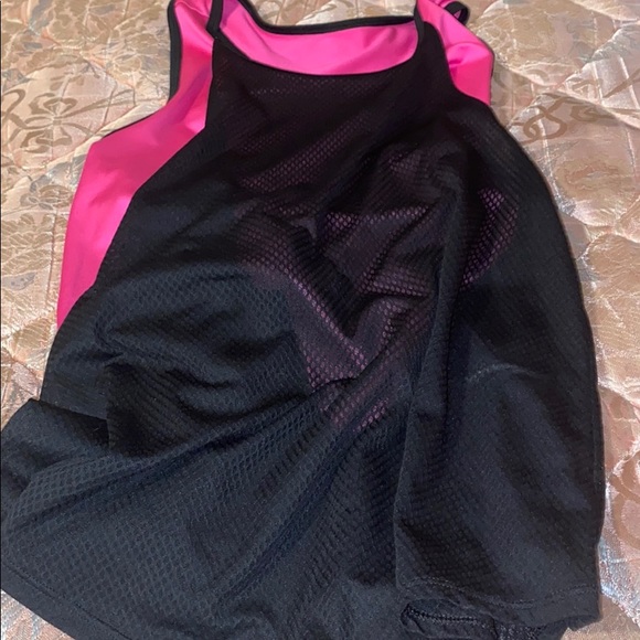 A muscle shirt - Picture 1 of 4